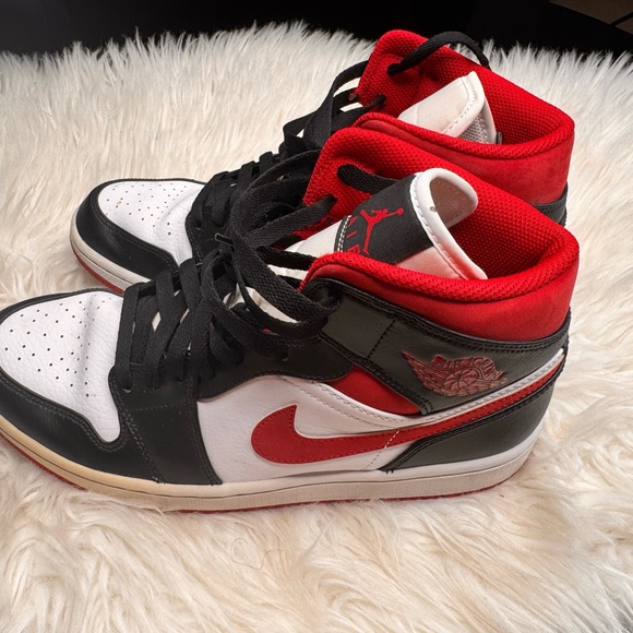 Nike Jordan 1 Mid Gym Red Black White Men's Basketball Shoes - Picture 6 of 7